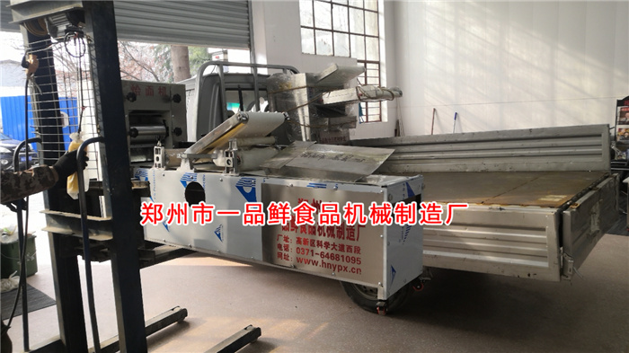 燴面機(jī)裝車(chē)發(fā)貨